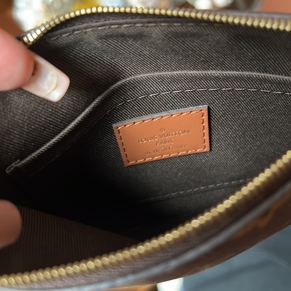 Authentic Louis Vuitton wristlet excellent like new condition. - Picture 4 of 4